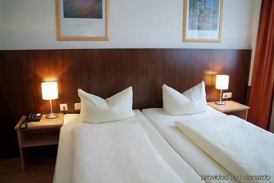 Hotel Italia Munich 3*,