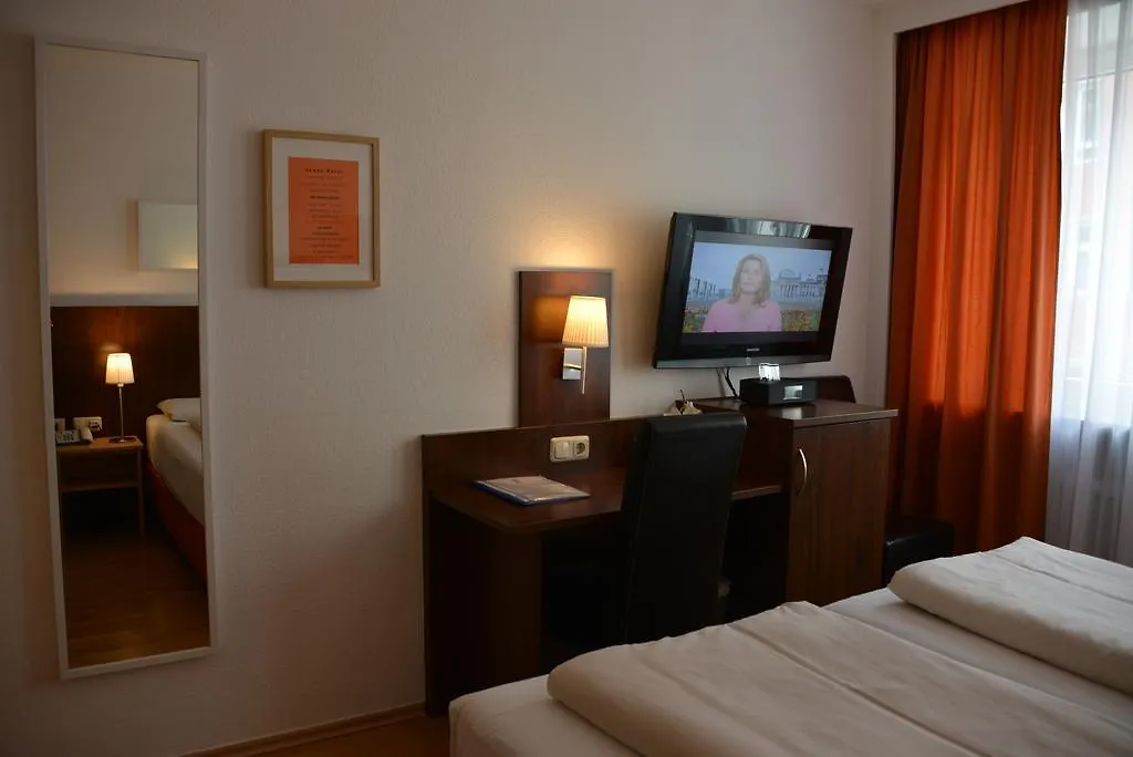 Hotel Italia Munich 3*,